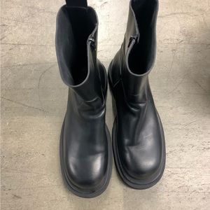 BOTTEGA VENETA
Black 'The Lug' Boots
